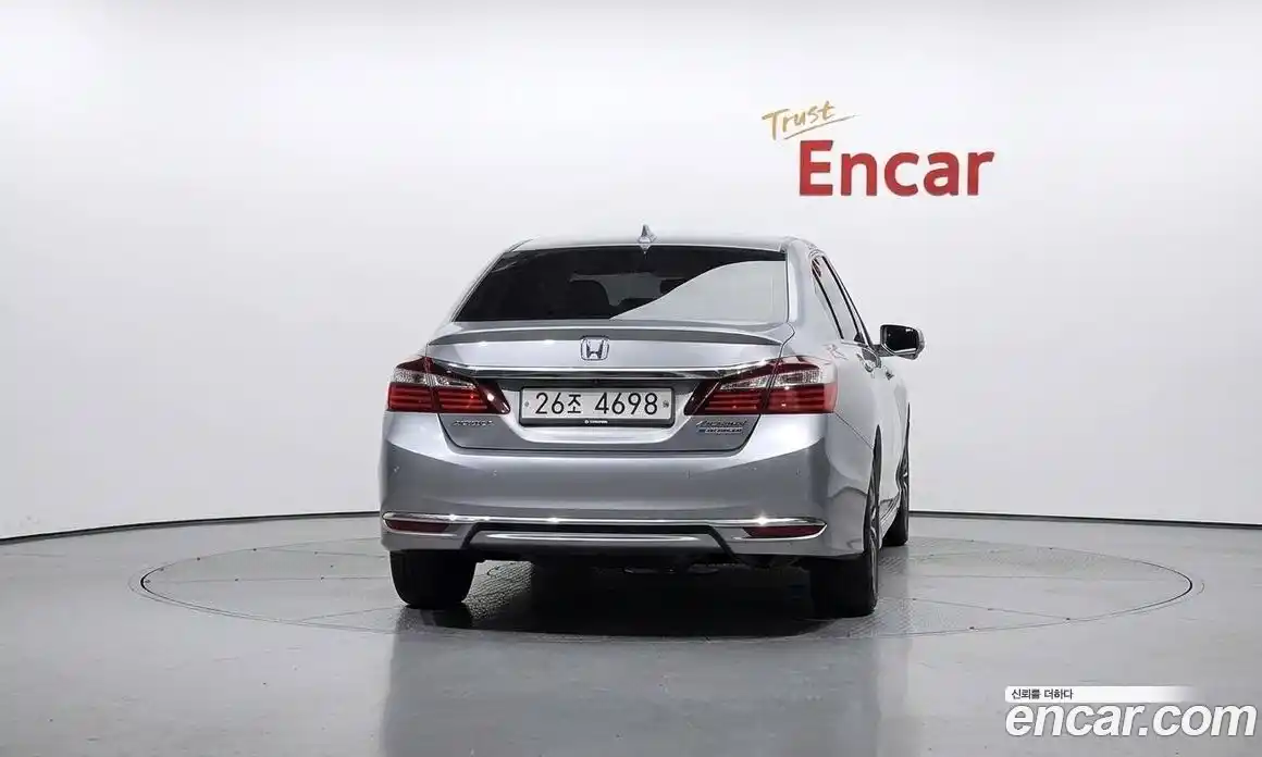 Honda Accord 2017 2.0 автомат (гидро), фото 4