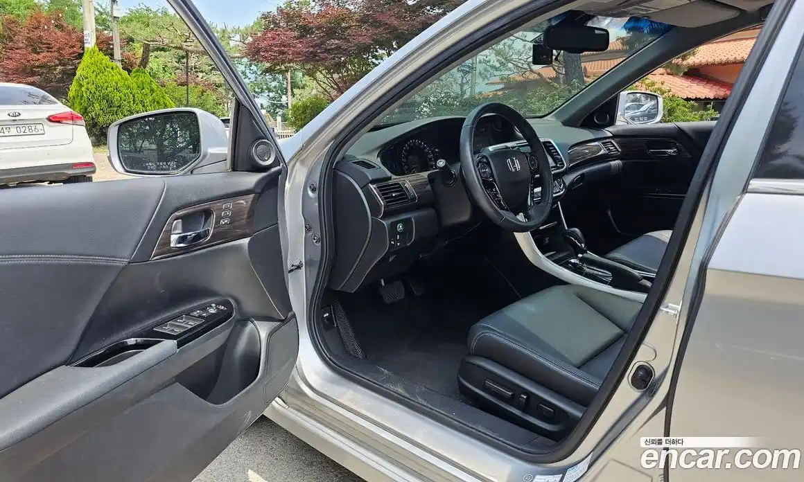 Honda Accord 2017 2.0 автомат (гидро), фото 10
