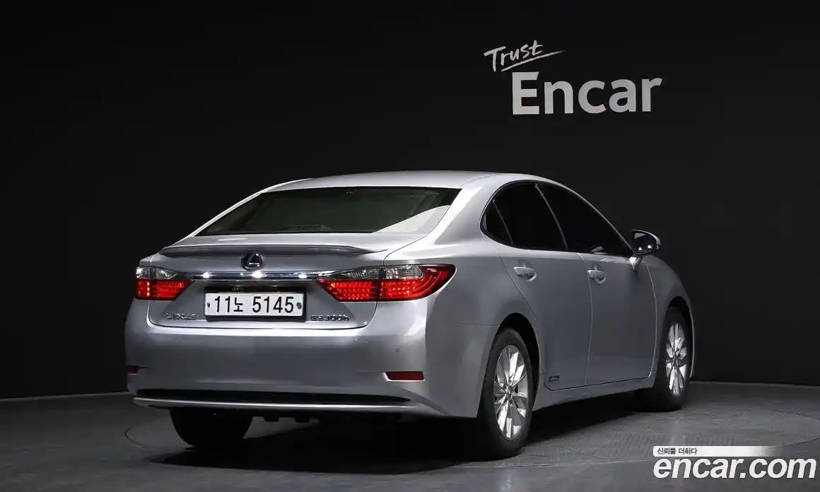 Lexus ES 2015 2.5 автомат (гидро), фото 2 Lexus ES 2015 2.5 автомат (гидро), фото 2
