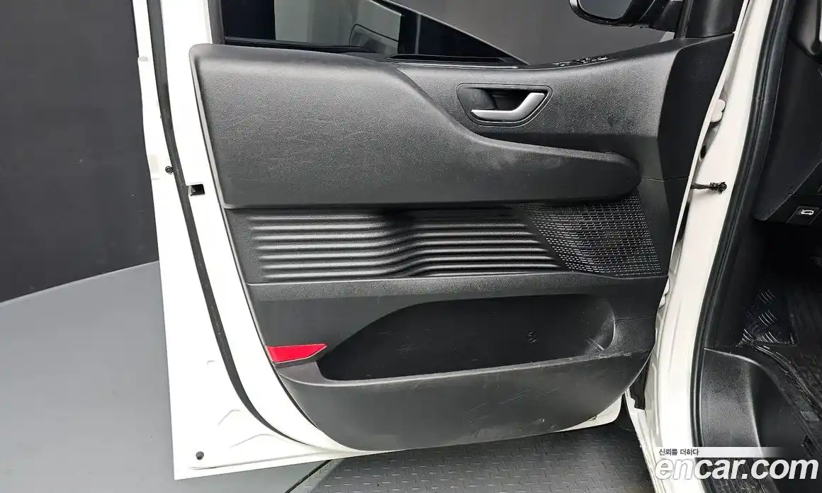 Hyundai Staria 2024 2.2 автомат (гидро), фото 14