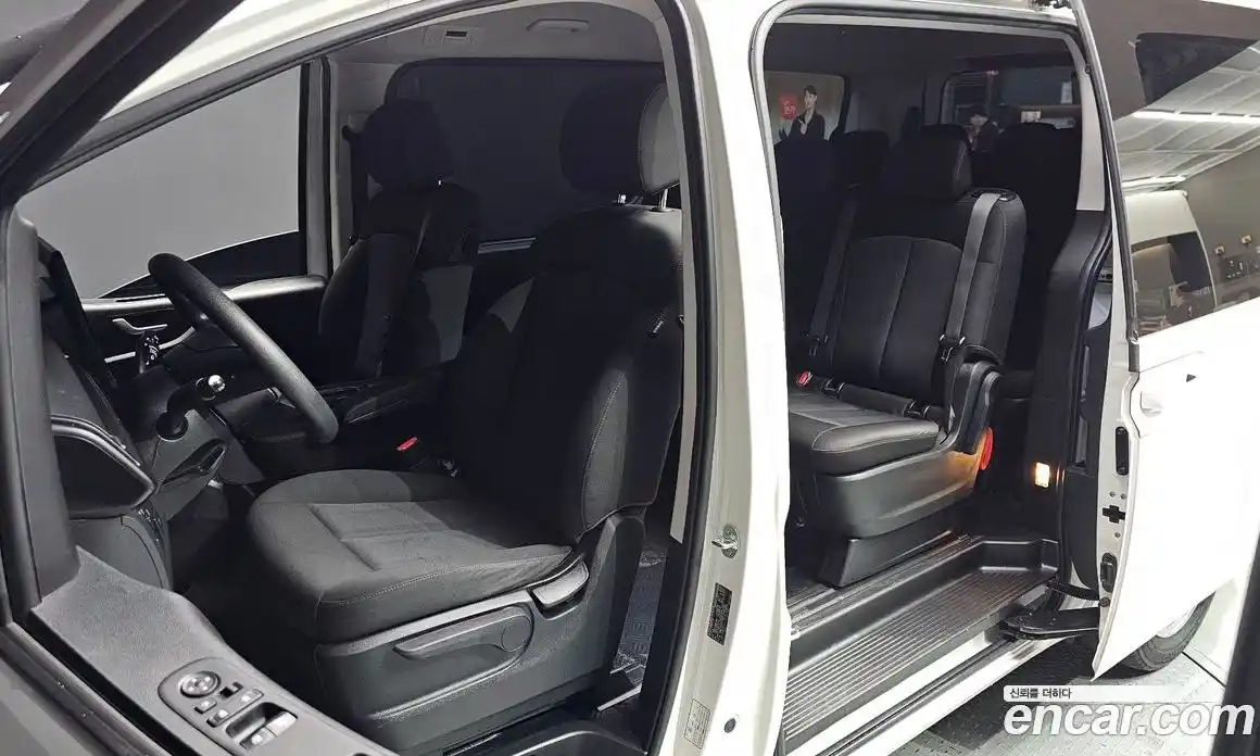 Hyundai Staria 2024 2.2 автомат (гидро), фото 16