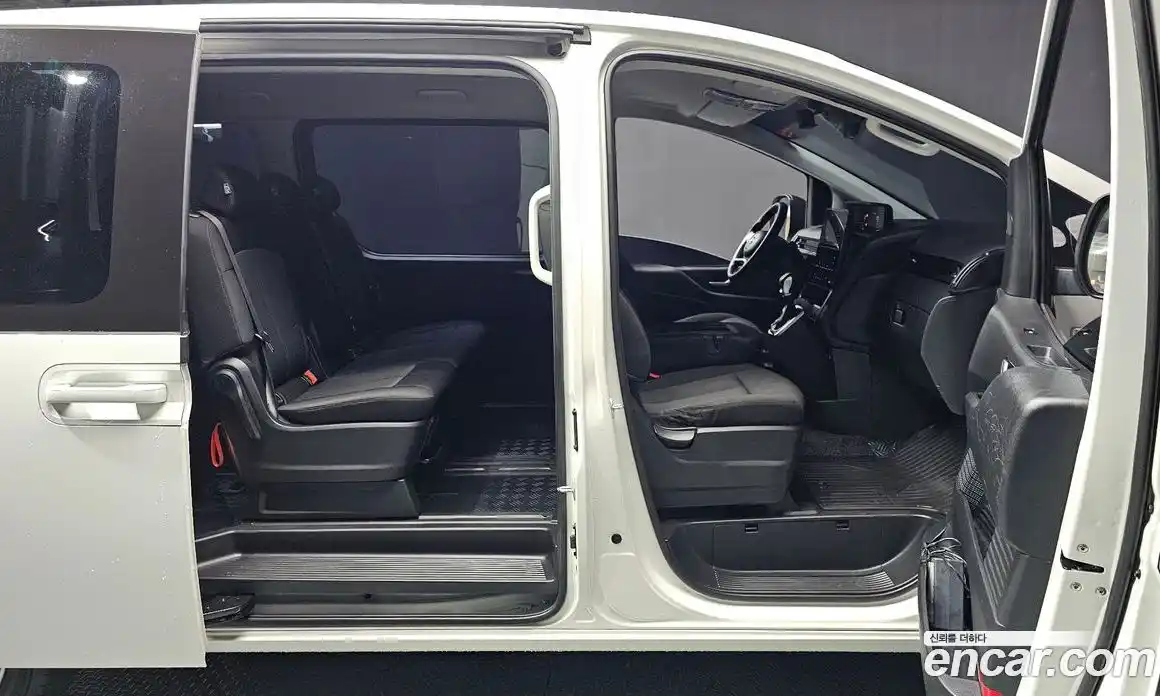 Hyundai Staria 2024 2.2 автомат (гидро), фото 17