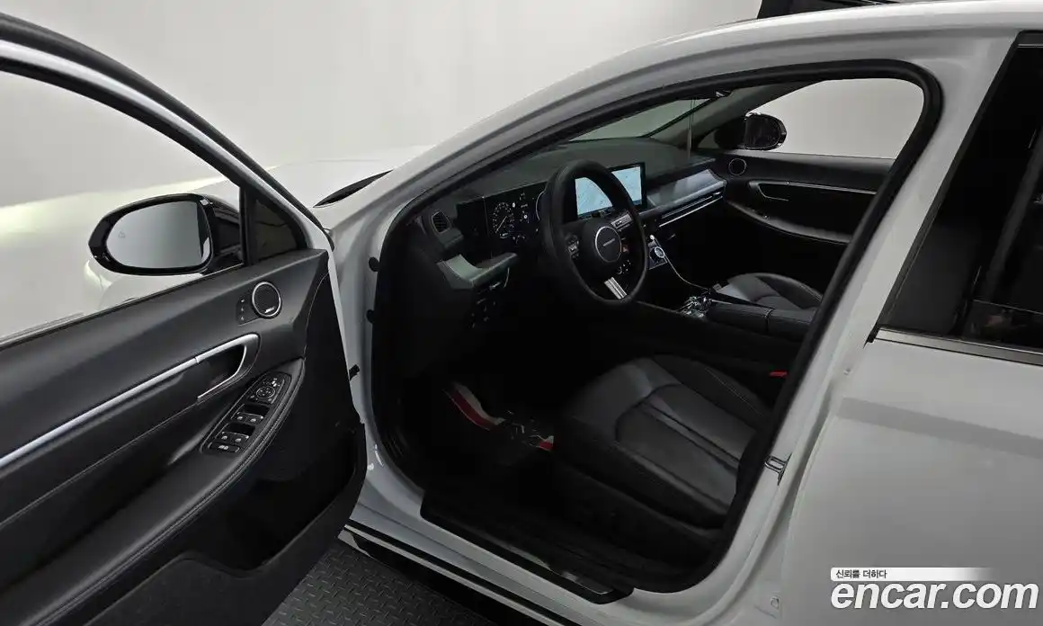 Hyundai Sonata 2023 1.6 автомат (гидро), фото 13