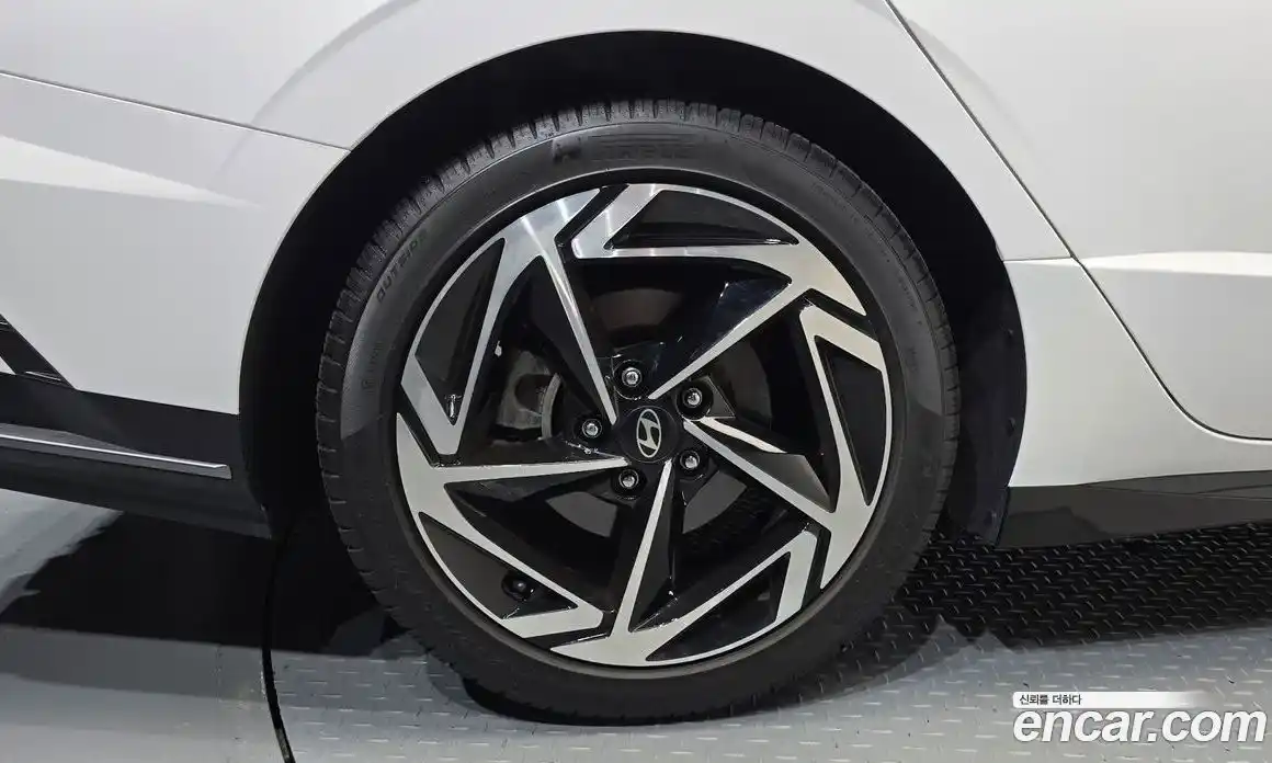 Hyundai Sonata 2023 1.6 автомат (гидро), фото 5