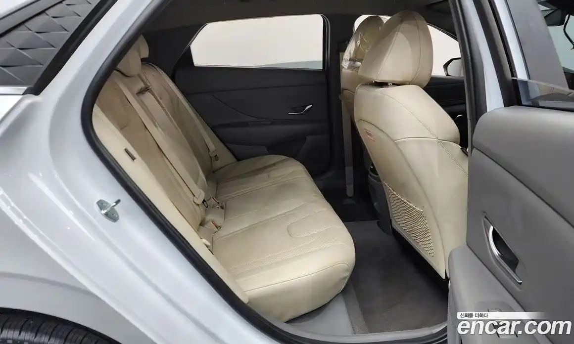 Hyundai Avante 2023 1.6 автомат (гидро), фото 11