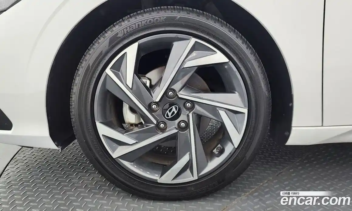 Hyundai Avante 2023 1.6 автомат (гидро), фото 5