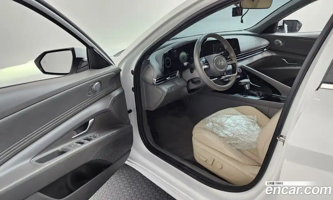 Hyundai Avante 2023 1.6 автомат (гидро), фото 10