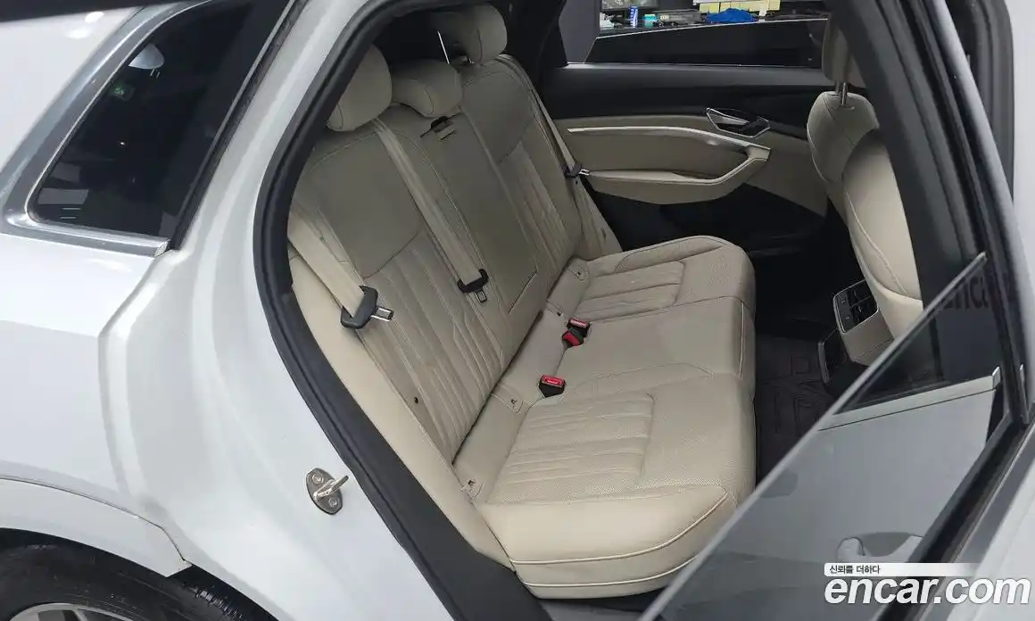 Audi e-tron 2021 0.2 автомат (гидро), фото 17