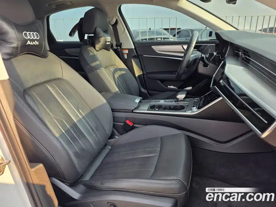 Audi A6 2023 2.0 автомат (гидро), фото 12