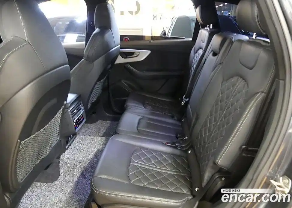 Audi Q7 2023 3.0 автомат (гидро), фото 17