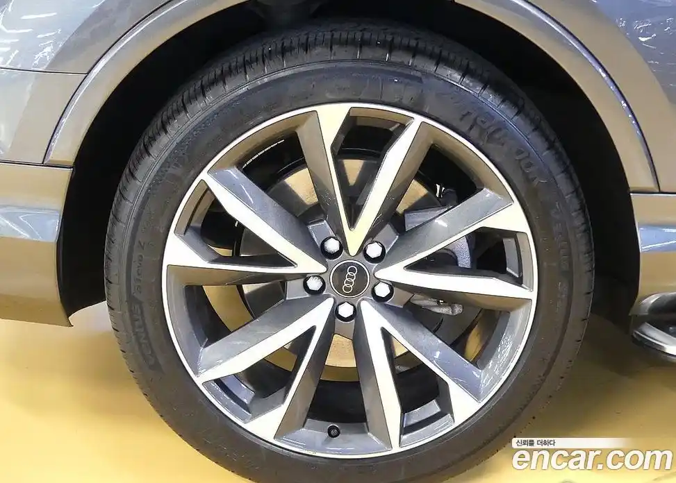 Audi Q7 2023 3.0 автомат (гидро), фото 5