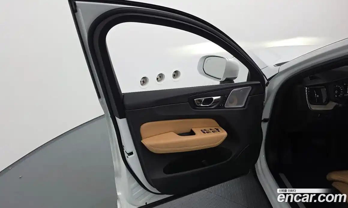 Volvo XC60 2019 2.0 автомат (гидро), фото 14