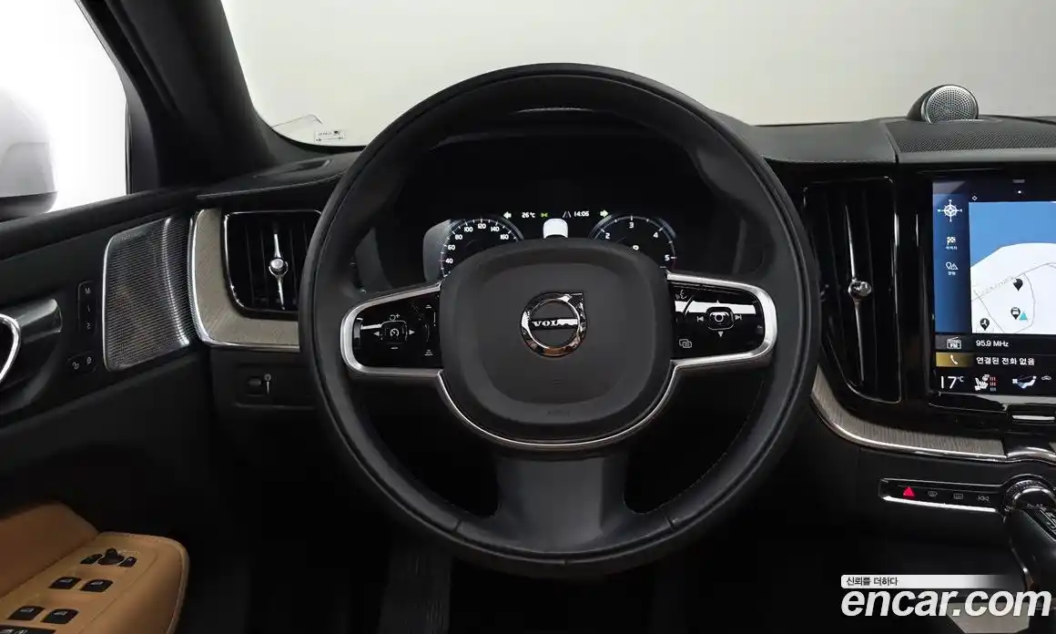 Volvo XC60 2019 2.0 автомат (гидро), фото 19