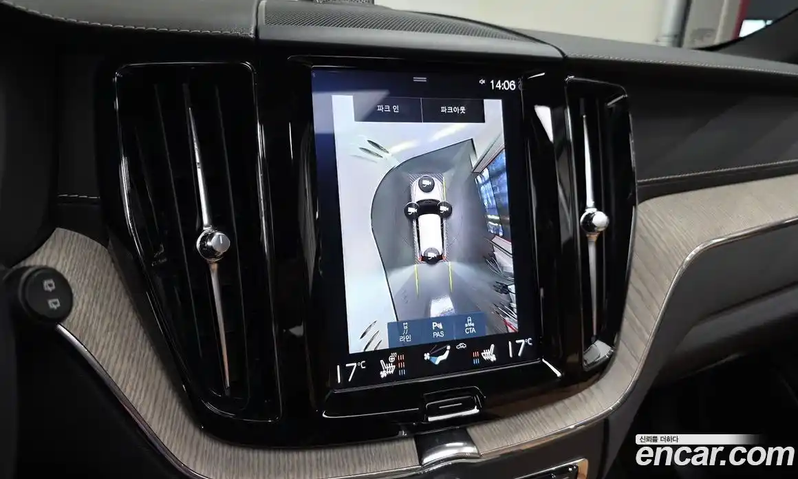 Volvo XC60 2019 2.0 автомат (гидро), фото 21