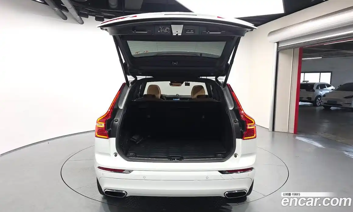 Volvo XC60 2019 2.0 автомат (гидро), фото 26