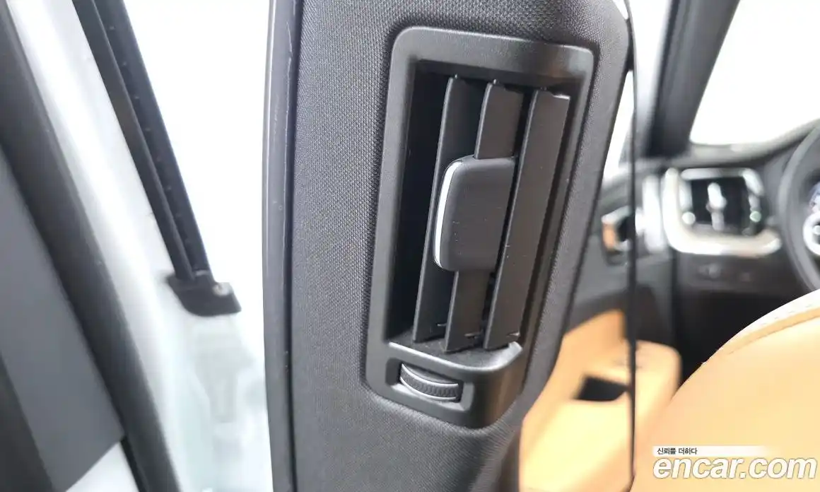 Volvo XC60 2019 2.0 автомат (гидро), фото 30