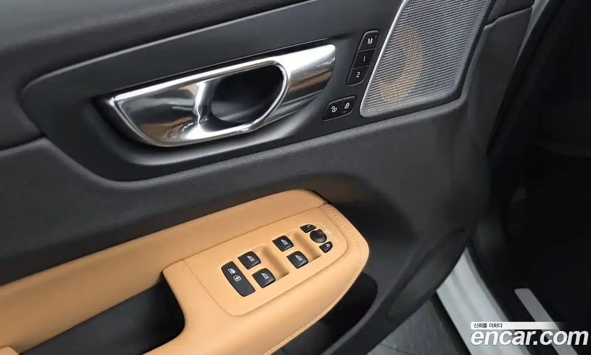 Volvo XC60 2019 2.0 автомат (гидро), фото 37