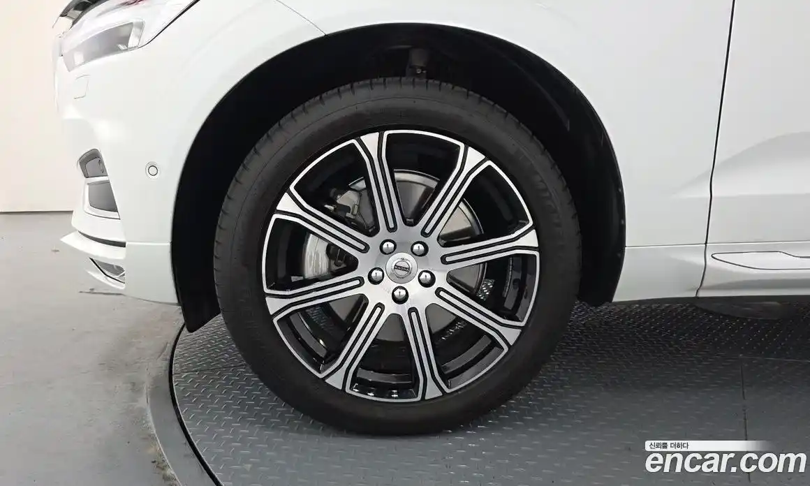 Volvo XC60 2019 2.0 автомат (гидро), фото 5