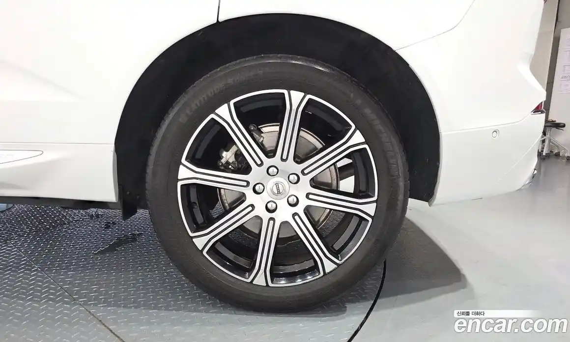 Volvo XC60 2019 2.0 автомат (гидро), фото 7