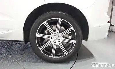 Volvo XC60 2019 2.0 автомат (гидро), миниатюра 7