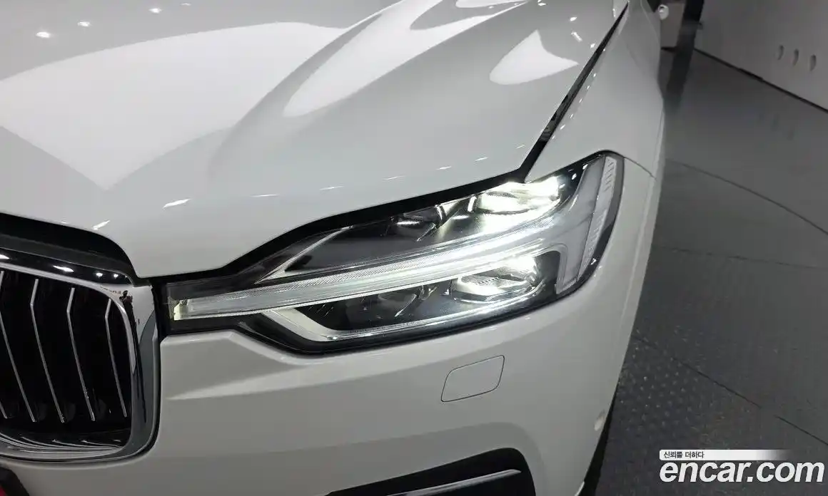 Volvo XC60 2019 2.0 автомат (гидро), фото 8