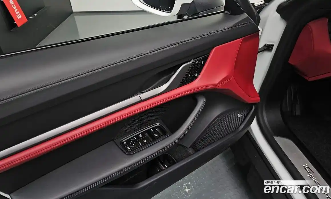 Porsche Taycan 2024 0.1 автомат (гидро), фото 19