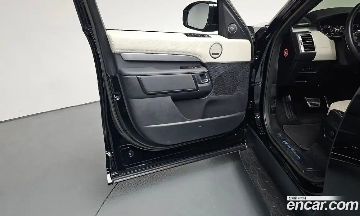 Land Rover Discovery 2023 3.0 автомат (гидро), фото 13