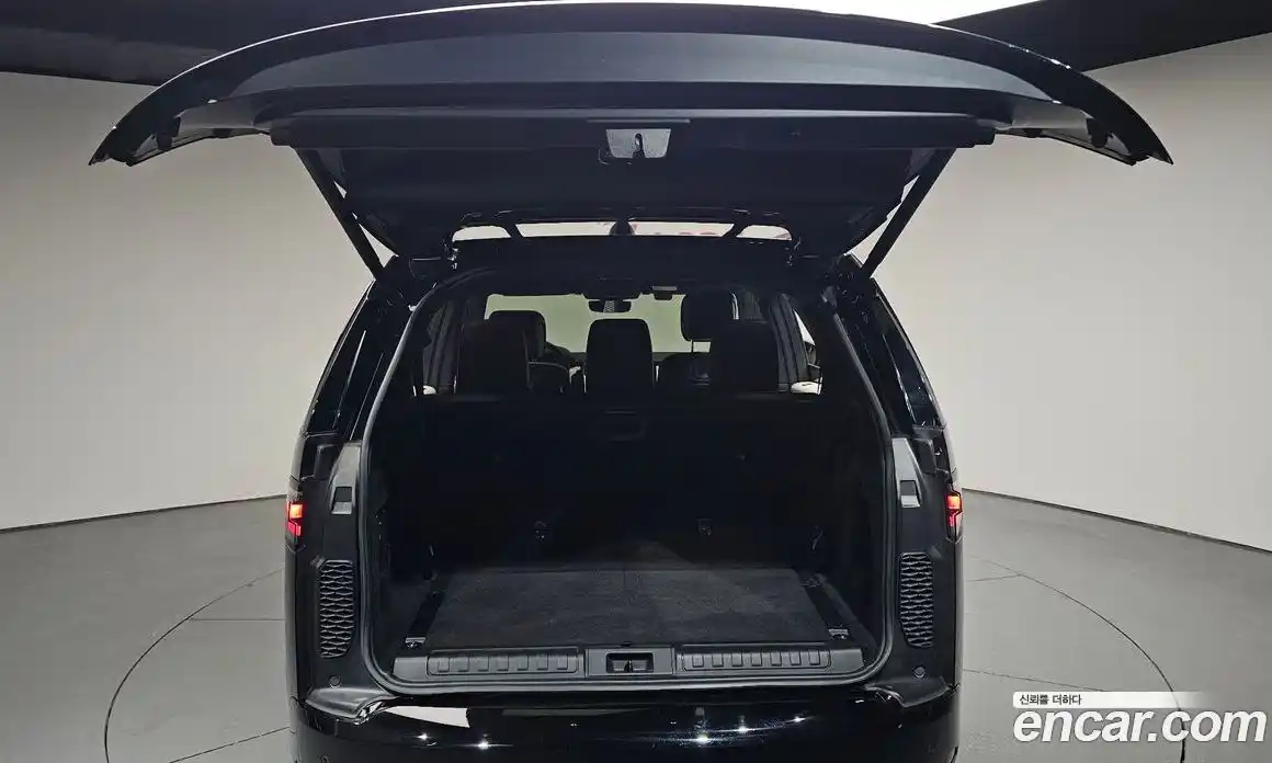 Land Rover Discovery 2023 3.0 автомат (гидро), фото 24