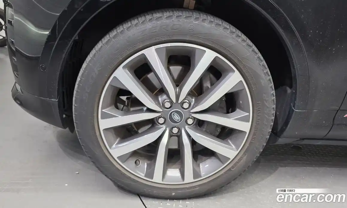 Land Rover Discovery 2022 3.0 автомат (гидро), фото 5
