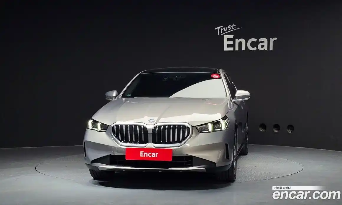 BMW 5 серия 2025 2.0 автомат (гидро), фото 3
