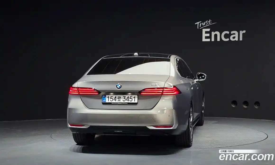 BMW 5 серия 2025 2.0 автомат (гидро), фото 4