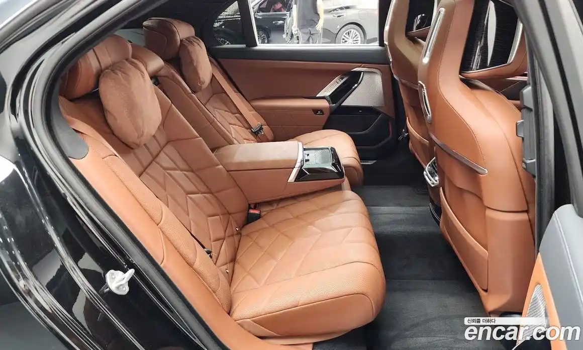BMW 7 серия 2025 3.0 автомат (гидро), фото 17