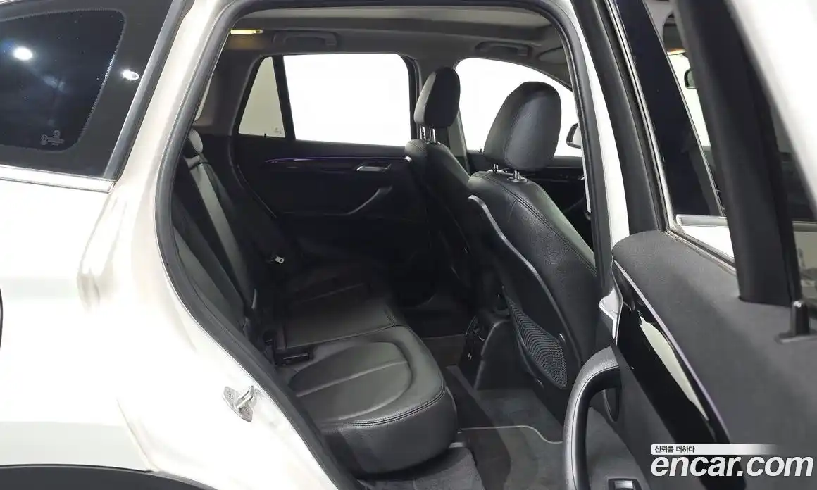 BMW X1 2022 2.0 автомат (гидро), фото 12