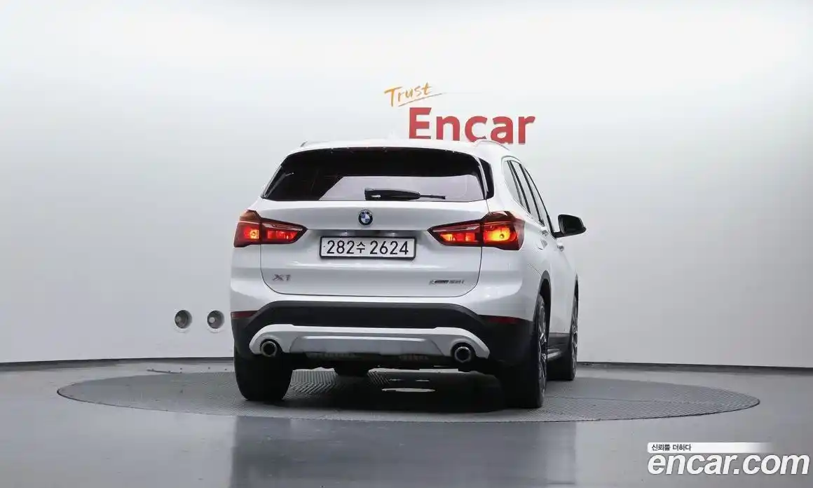 BMW X1 2022 2.0 автомат (гидро), фото 4