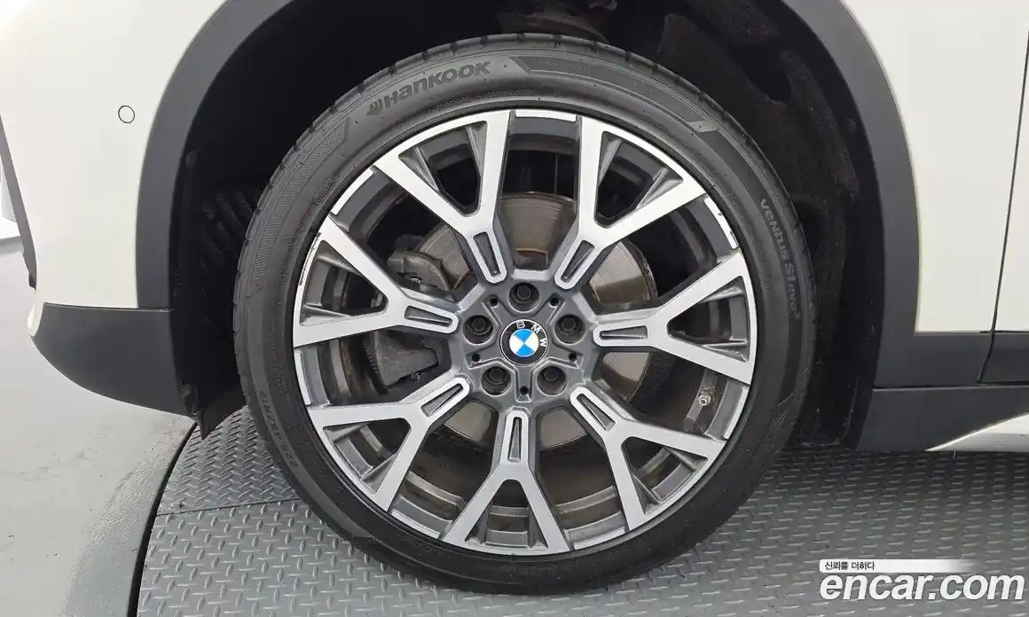 BMW X1 2022 2.0 автомат (гидро), фото 5