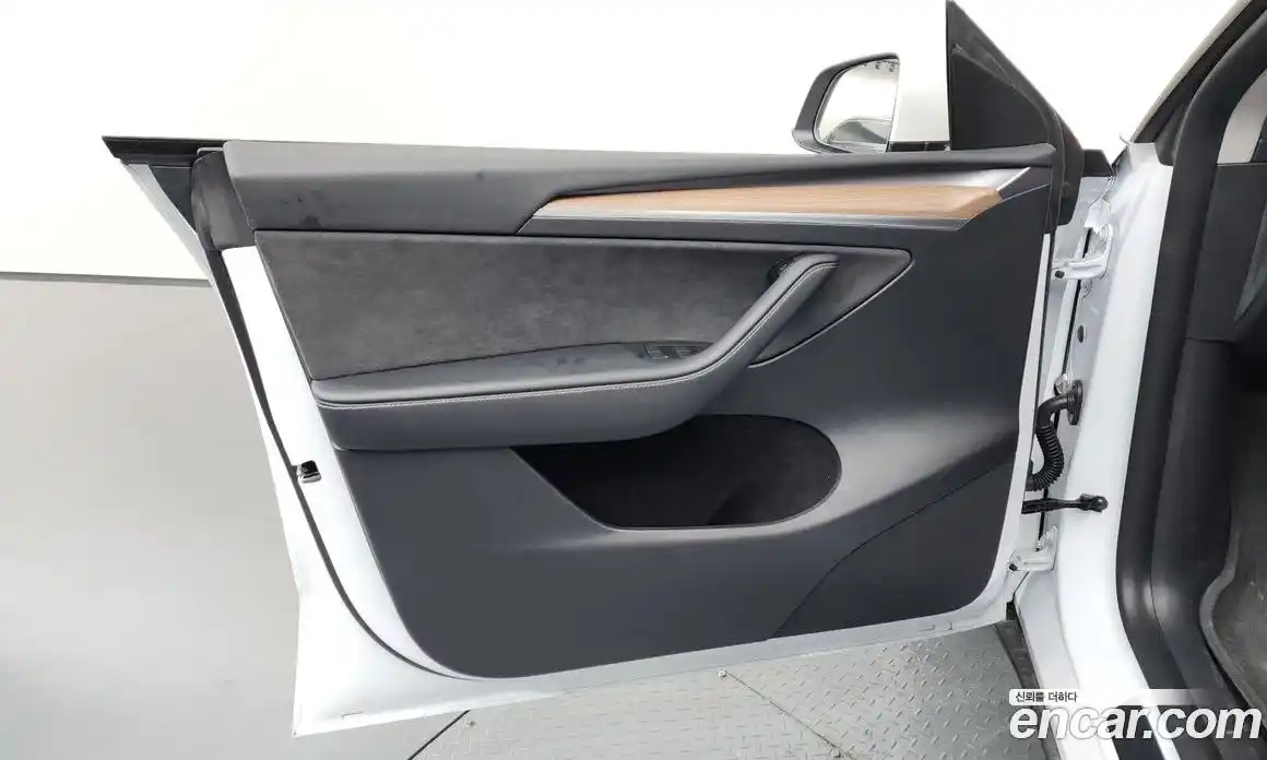 Tesla Model Y 2024 0.2 автомат (гидро), фото 14 Tesla Model Y 2024 0.2 автомат (гидро), фото 14