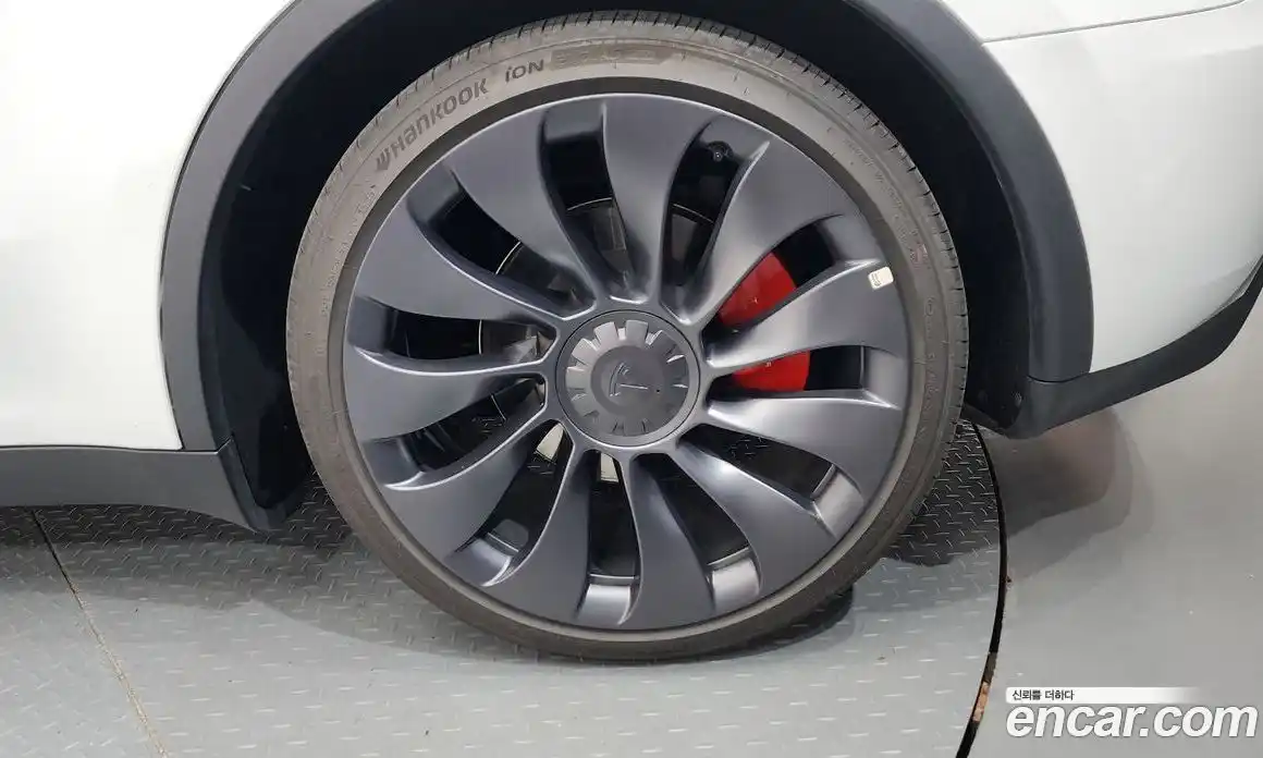 Tesla Model Y 2024 0.2 автомат (гидро), фото 7 Tesla Model Y 2024 0.2 автомат (гидро), фото 7