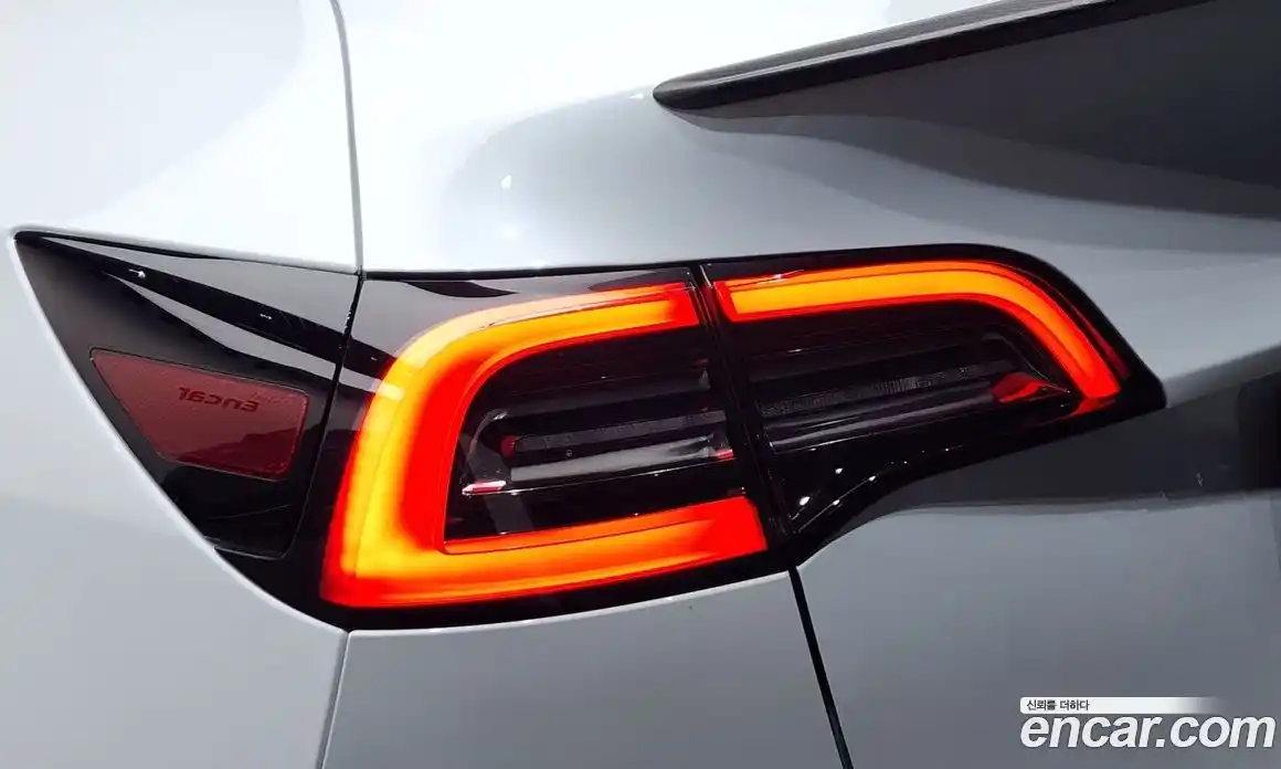 Tesla Model Y 2024 0.2 автомат (гидро), фото 9 Tesla Model Y 2024 0.2 автомат (гидро), фото 9
