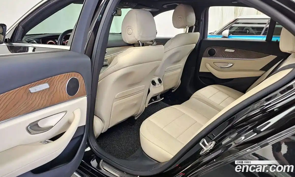 Mercedes-Benz E-Class 2022 2.0 автомат (гидро), фото 16