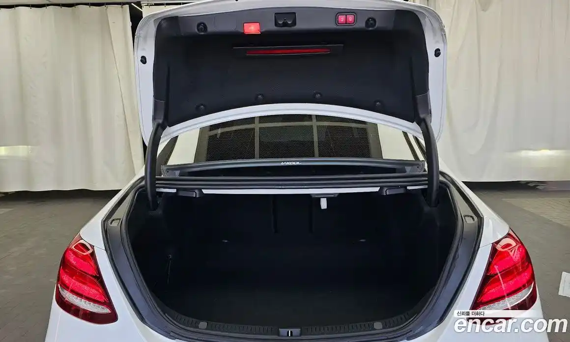 Mercedes-Benz E-Class 2019 1.9 автомат (гидро), фото 20