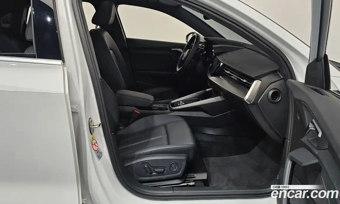Audi A3 2023 2.0 автомат (гидро), фото 16