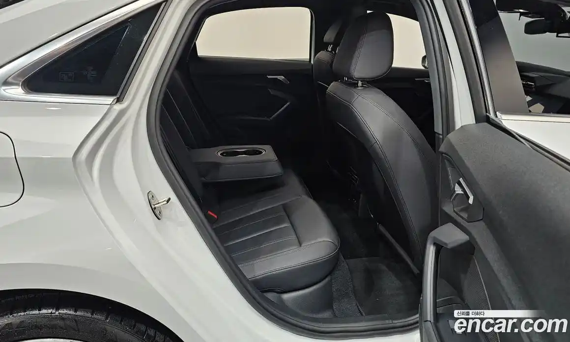 Audi A3 2023 2.0 автомат (гидро), фото 17