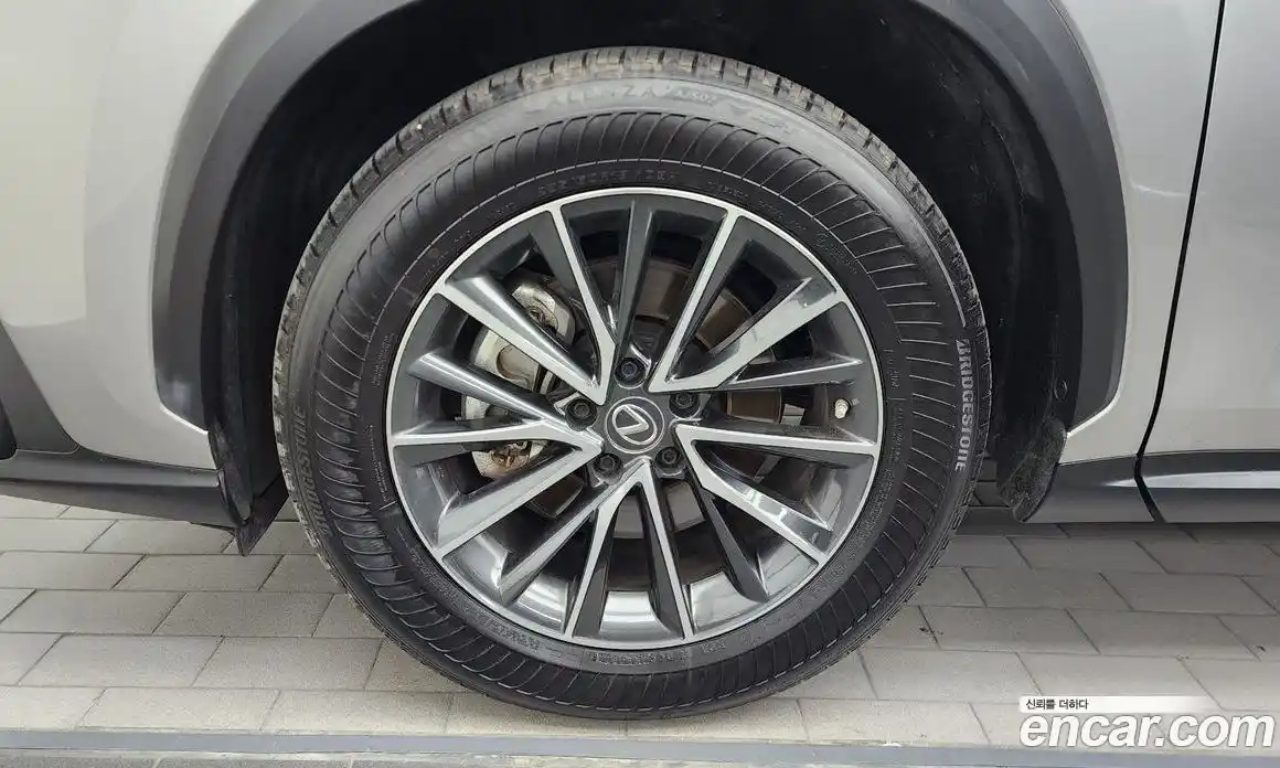 Lexus NX 2023 2.5 автомат (гидро), фото 5 Lexus NX 2023 2.5 автомат (гидро), фото 5