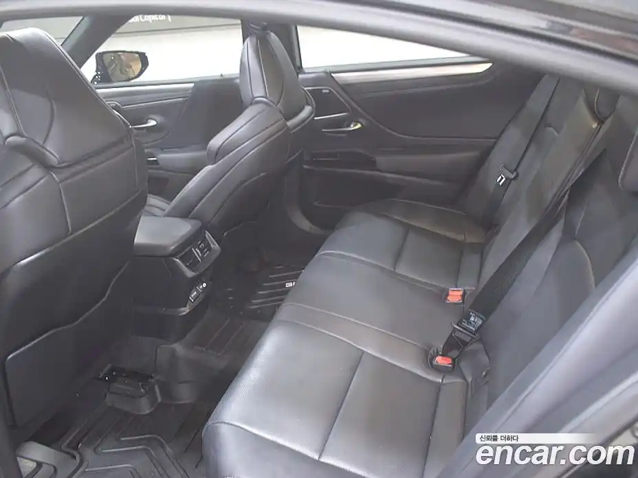 Lexus ES 2023 2.5 автомат (гидро), фото 5