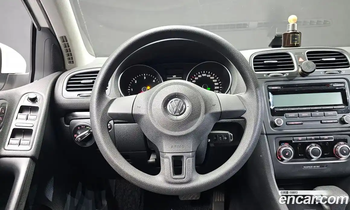 Volkswagen Golf 2011 1.6 автомат (гидро), фото 12