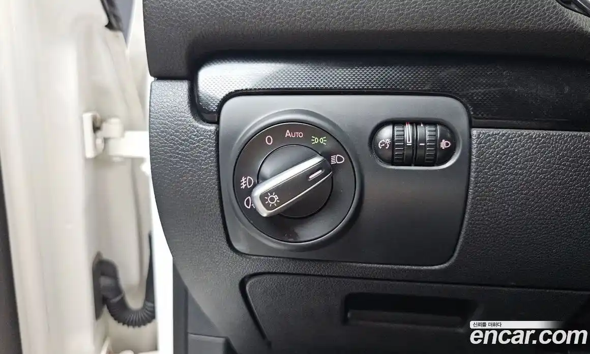 Volkswagen Golf 2011 1.6 автомат (гидро), фото 17
