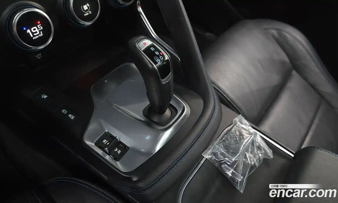 Jaguar E-Pace 2018 2.0 автомат (гидро), фото 9