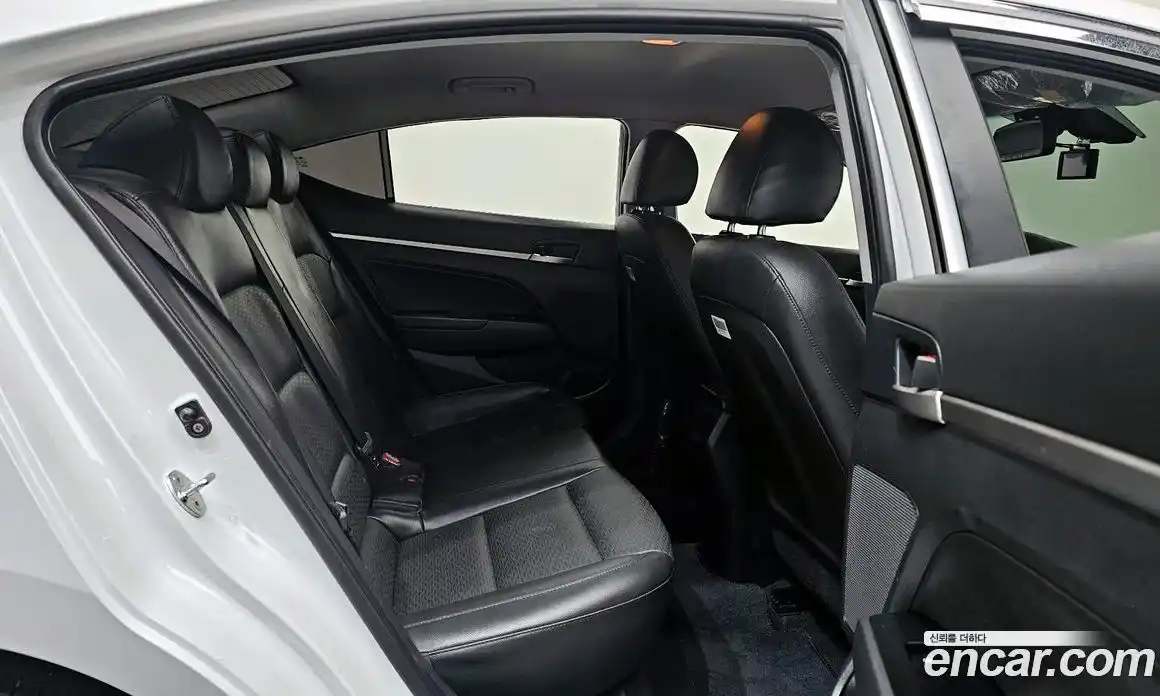 Hyundai Avante 2019 1.6 автомат (гидро), фото 12