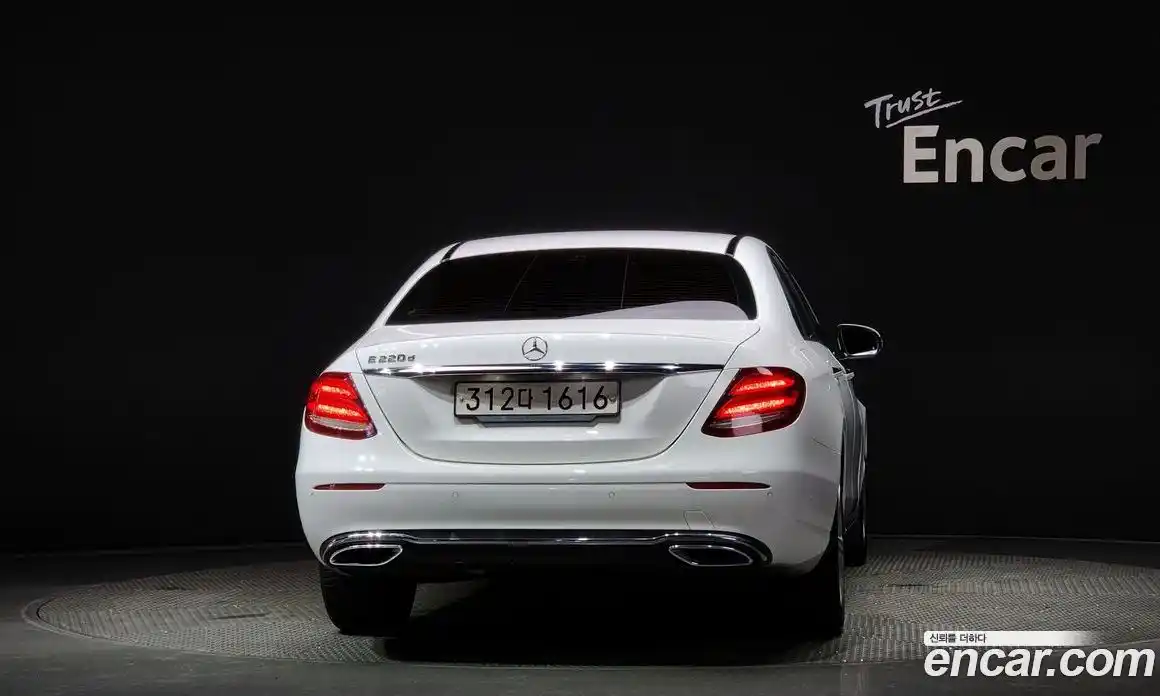 Mercedes-Benz E-Class 2018 1.9 автомат (гидро), фото 4
