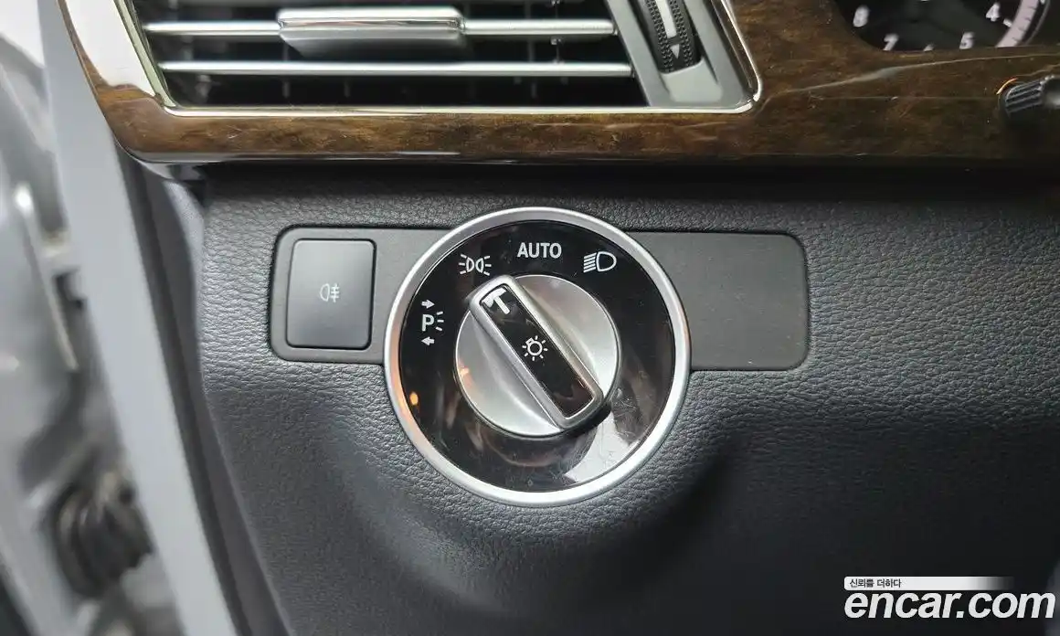 Mercedes-Benz E-Class 2011 1.8 автомат (гидро), фото 18